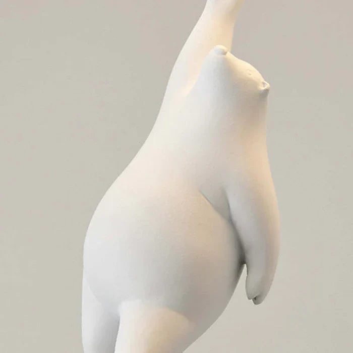 Weiße Bärenfigur aus Keramik, minimalistisch, modern, Dekoration, skandinavisches Design.