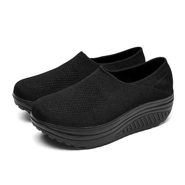 Schwarze Damen-Plateausneaker, Mesh, leicht, rutschfest, Slip-On, modisch, bequem.