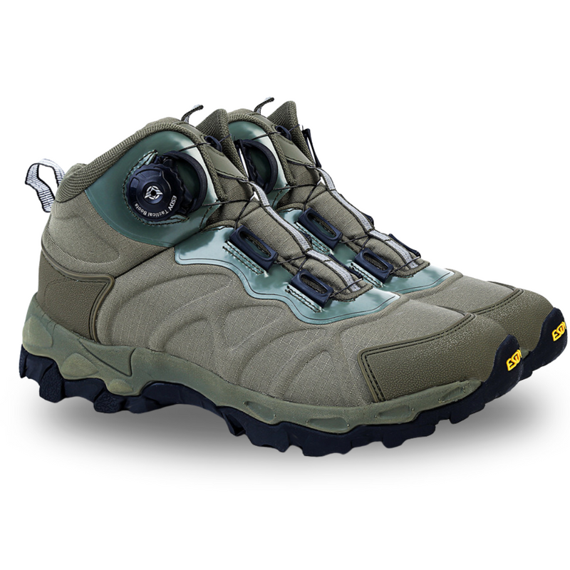 Olivgrüne Wanderschuhe mit robustem Profil, Schnellschnürsystem, ideal für Outdoor-Aktivitäten.