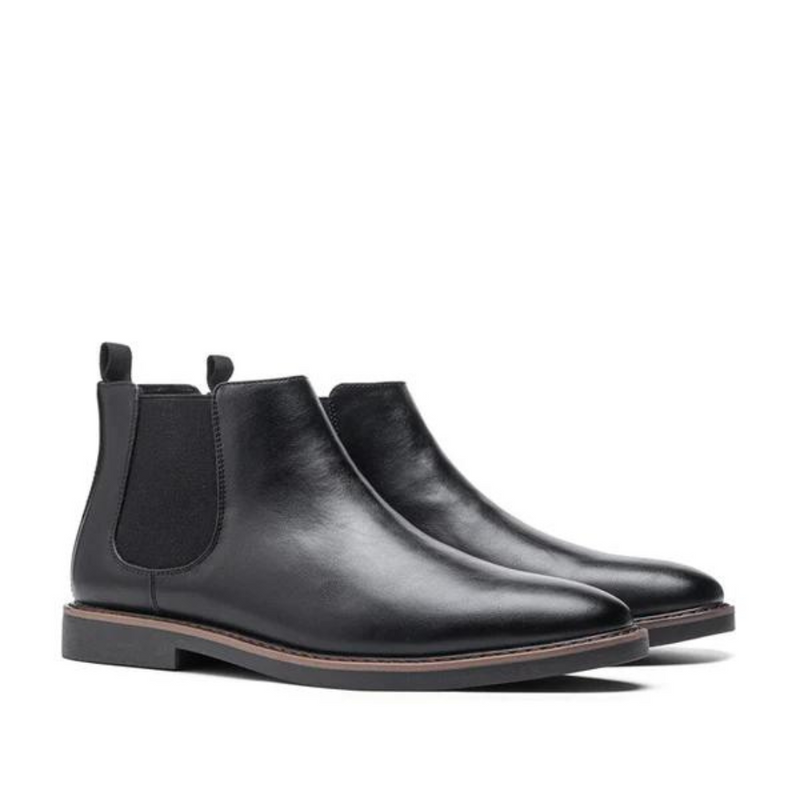 Schwarze Chelsea Boots aus Leder, elegante Herrenschuhe, rutschfeste Sohle, zeitloses Design.