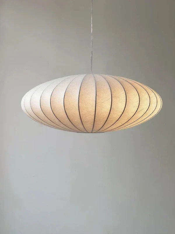 Moderne weiße Pendelleuchte aus Stoff, oval, minimalistisch, für Wohnzimmerbeleuchtung.