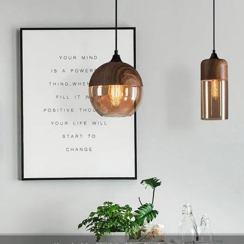 Moderne Hängelampe aus Holz und Glas, warmes Licht, skandinavisches Design, Wohnzimmer-Dekor.