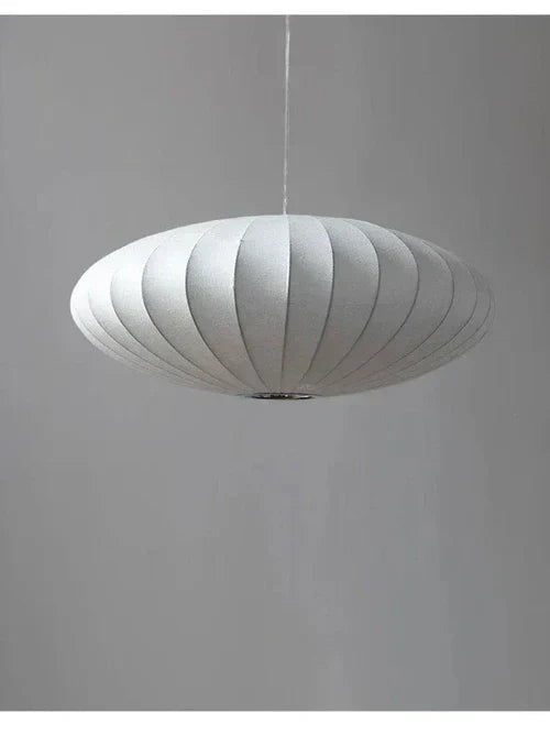 Moderne weiße Pendelleuchte, oval, Stoff, minimalistisches Design, Wohnzimmerbeleuchtung.