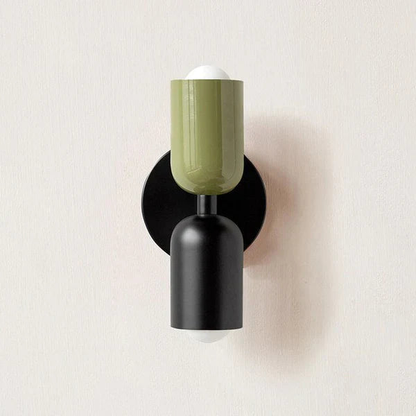 Moderne Wandleuchte, schwarz-grün, Metall, minimalistisches Design, Innenbeleuchtung.