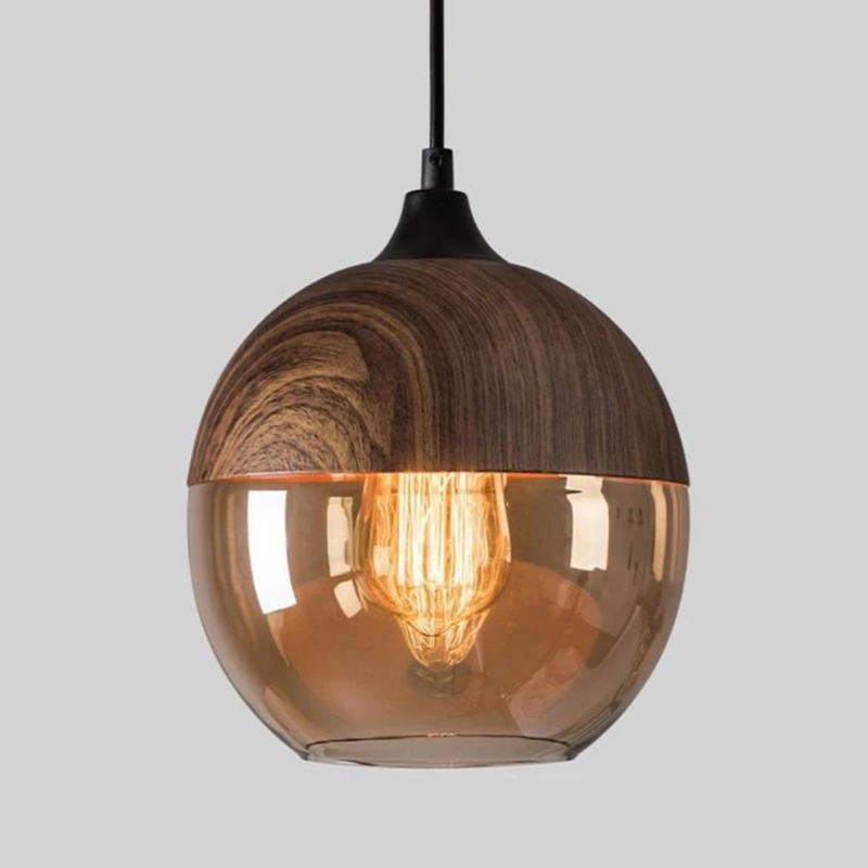 Moderne Pendelleuchte aus Holz und Glas, warmes Licht, ideal für Wohnzimmer oder Esszimmer.