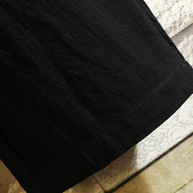 Schwarzer Baumwollstoff, Nahaufnahme, Textur, Mode, Bekleidungsmaterial, Detailansicht.