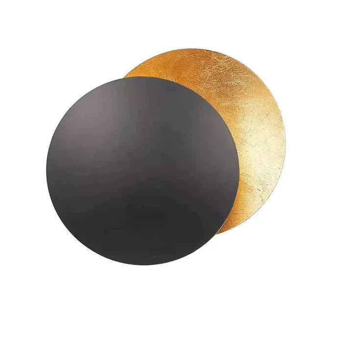 Schwarze und goldene runde Wanddekoration, modernes Design, Metall, luxuriöses Wohnaccessoire.