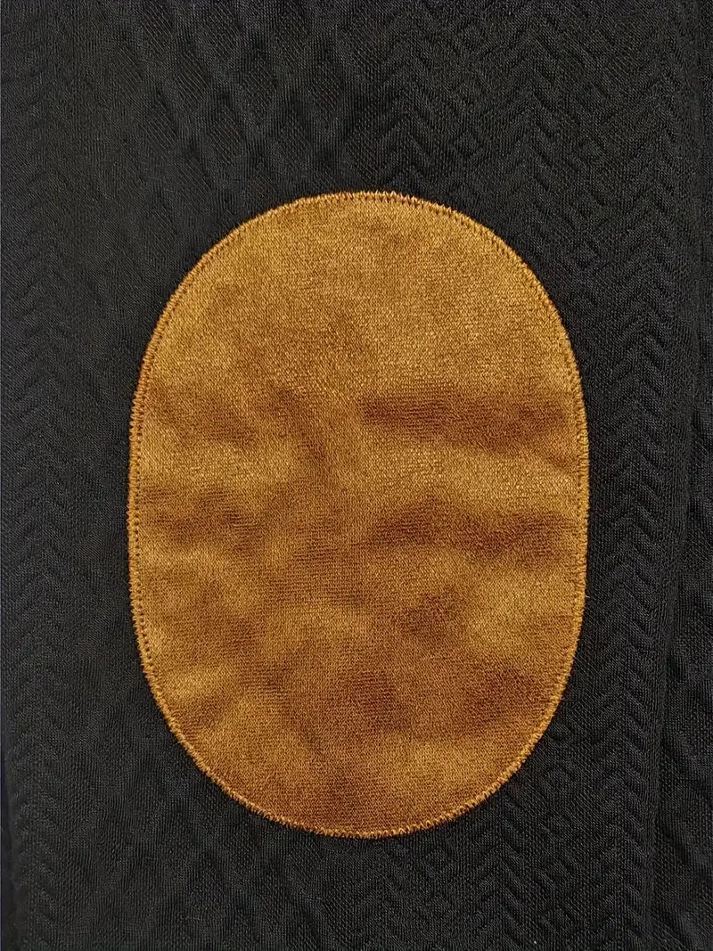 Schwarzer Strickpullover mit braunem Ellbogenpatch, Outdoor-Bekleidung, Herrenmode.