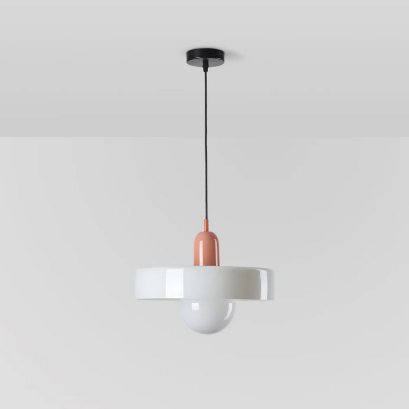 Moderne weiße Hängelampe mit rosa Akzent, minimalistisches Design, Deckenleuchte.