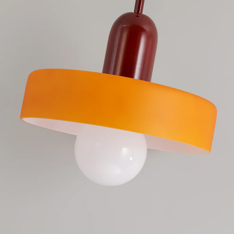 Moderne Hängelampe, orange und braun, minimalistisches Design, Innenbeleuchtung, E27-Fassung.