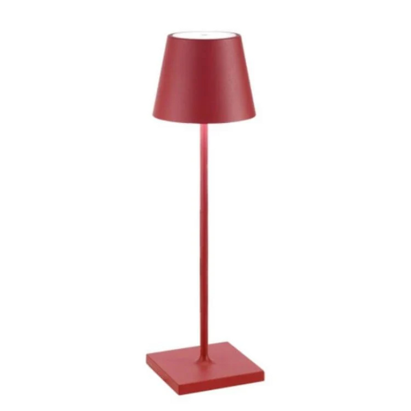Rote Tischlampe, modernes Design, Metall, für Wohnzimmer oder Büro, elegante Beleuchtung.