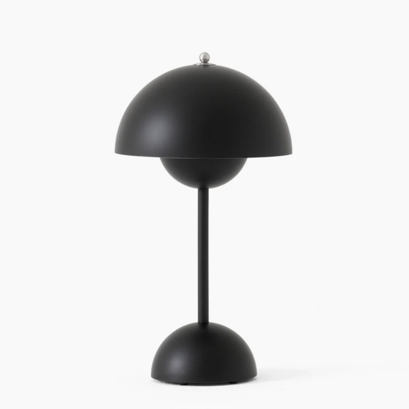 Schwarze Tischlampe, modernes Design, Metall, runder Schirm, Innenbeleuchtung, minimalistisch.