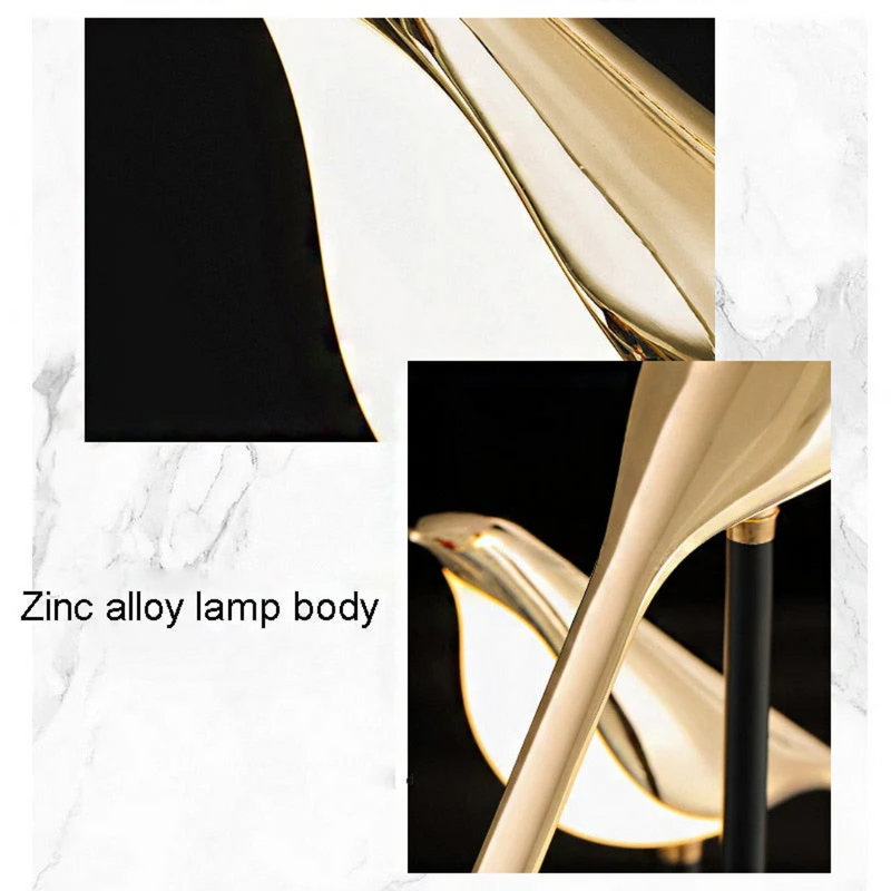 Goldene Tischlampe aus Zinklegierung, modernes Design, elegantes Dekor, Nahaufnahme.