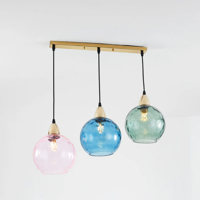 Dreifarbige Glas-Pendelleuchte, rosa, blau, grün, modernes Design, goldene Halterung.