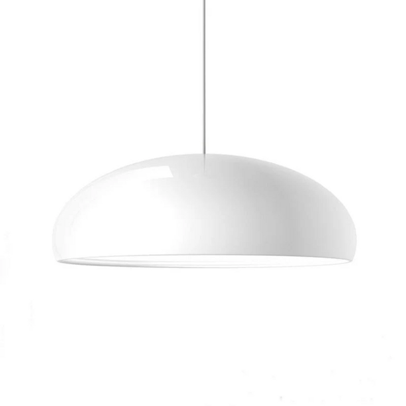 Weiße Pendelleuchte, modernes Design, runde Form, minimalistisch, Innenbeleuchtung, Wohnzimmer.