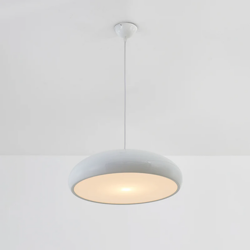Weiße Pendelleuchte, runde Form, modernes Design, Deckenlampe für Wohnzimmer oder Küche.
