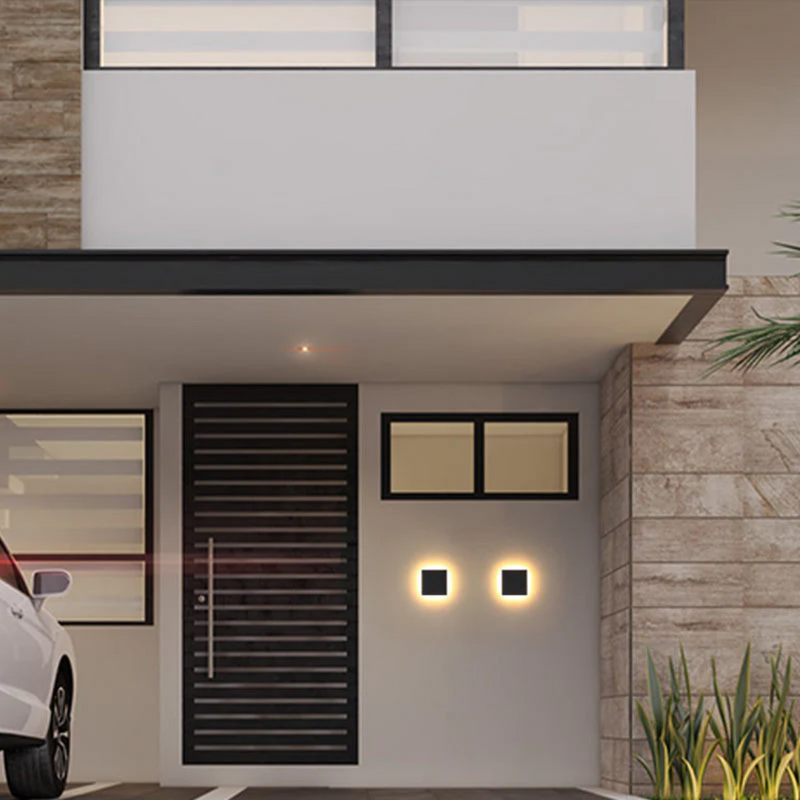Moderne Haustür mit Holzlamellen, LED-Beleuchtung, weißem Auto, zeitgenössische Architektur.