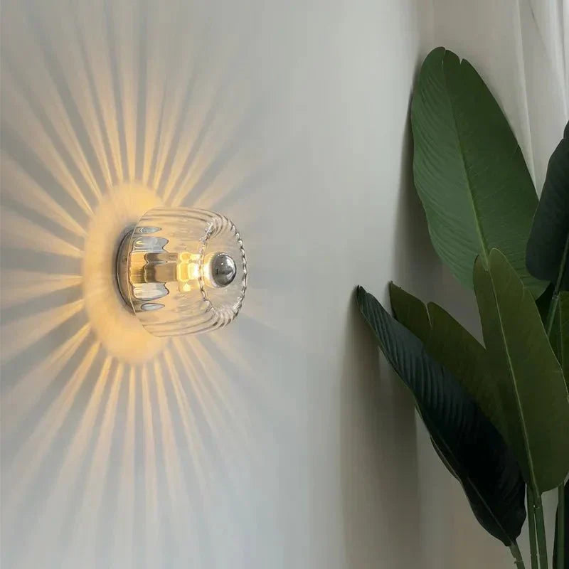 Moderne Glas-Wandlampe, Nordic Bauhaus Stil, warmes Licht, Wohnzimmer Dekoration.
