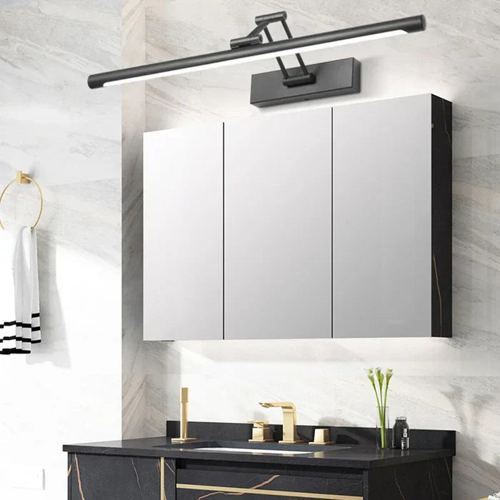 Moderne schwarze LED-Badleuchte über Spiegelschrank, elegantes Design, energiesparend.