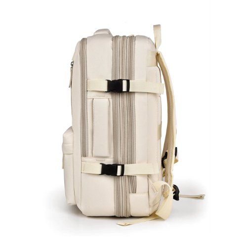 Beiger Rucksack seitlich, Reißverschlüsse, verstellbare Gurte, strapazierfähiges Material.