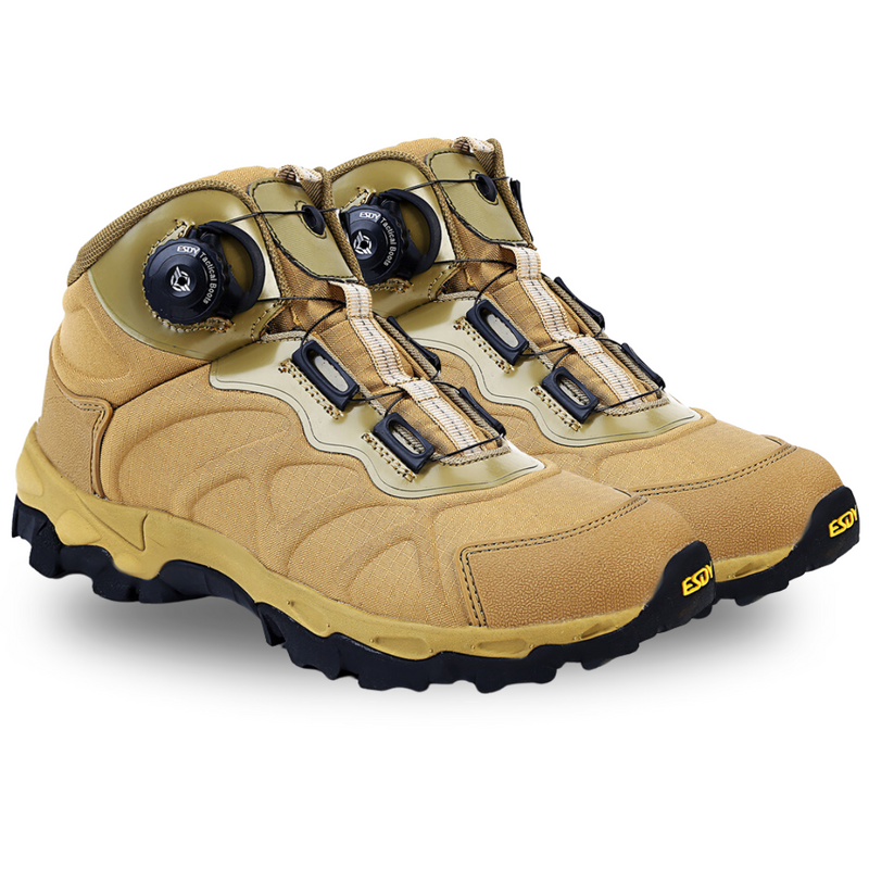 Beige Wanderschuhe mit Drehverschluss, rutschfeste Sohle, Outdoor, Herren, robust, bequem.