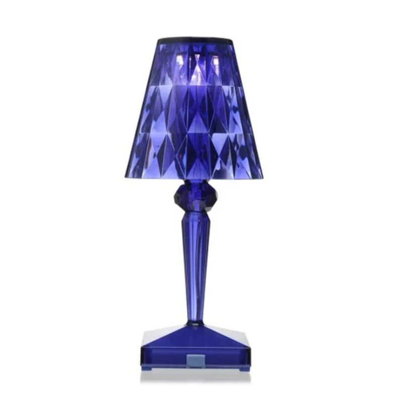 Blaue Kristalltischlampe, modernes Design, facettierter Schirm, elegante Wohnkultur.