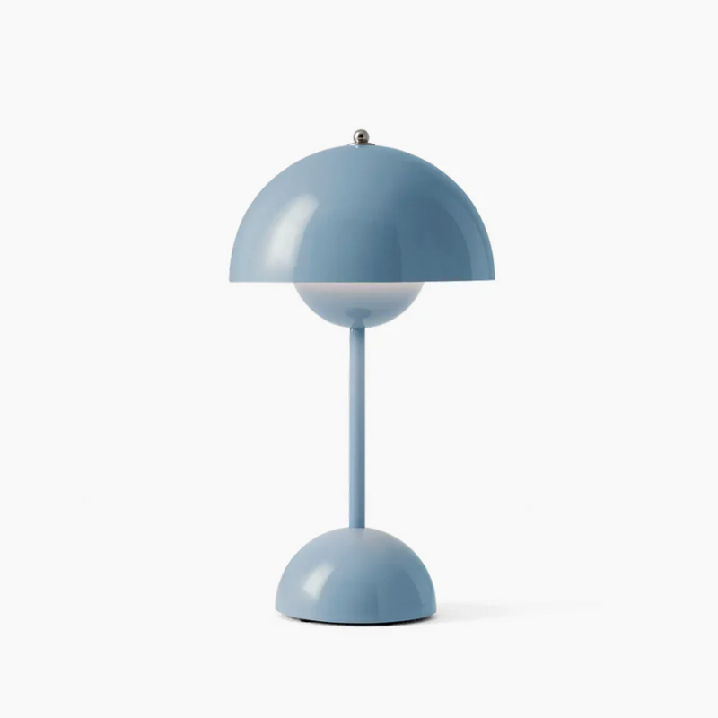 Blaue Tischlampe, modernes Design, Metall, skandinavischer Stil, Inneneinrichtung, Beleuchtung.