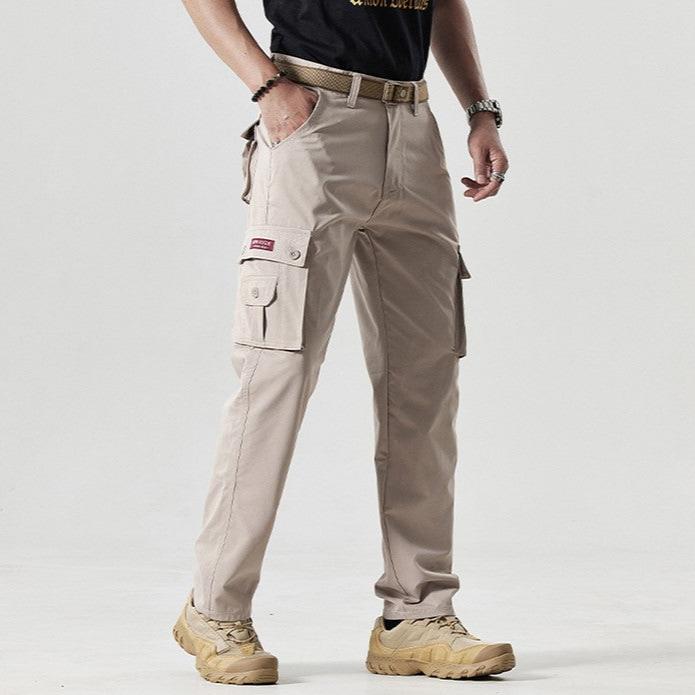 Beige Herren-Cargohose mit Taschen, lässig, robust, ideal für Outdoor-Aktivitäten.