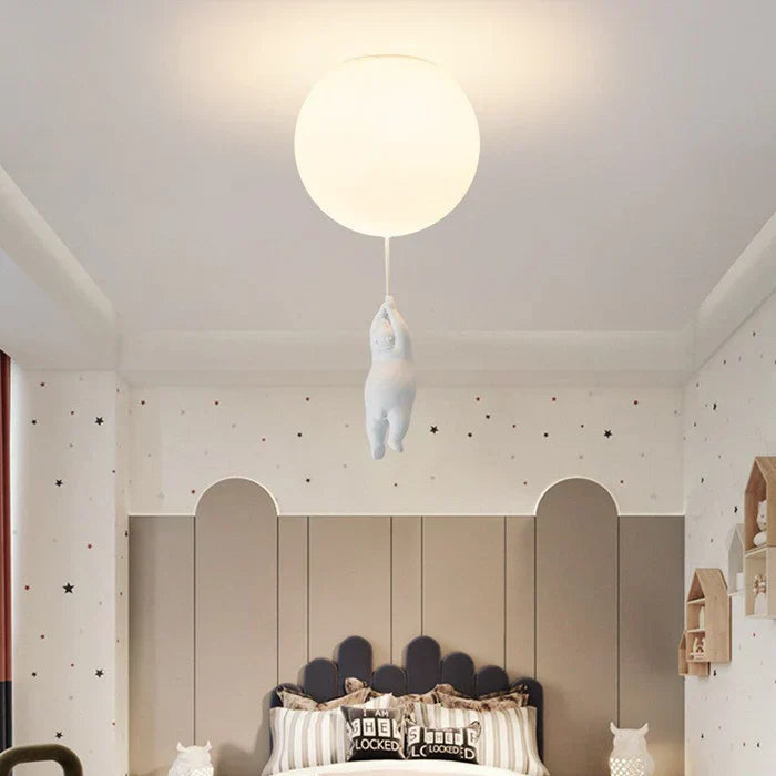 Runde Deckenleuchte mit hängender Figur, Kinderzimmer, modernes Design, weiß