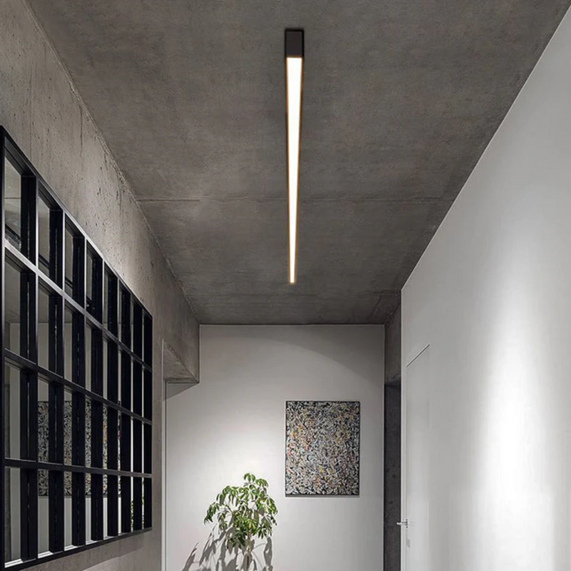 Moderne LED-Deckenleuchte, schwarz, minimalistisch, Flurbeleuchtung, energiesparend.