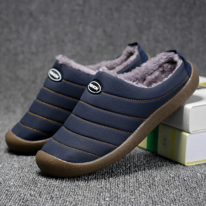 Dunkelblaue Hausschuhe mit Fellfutter, rutschfeste Sohle, gemütlich, warm, für Herren.
