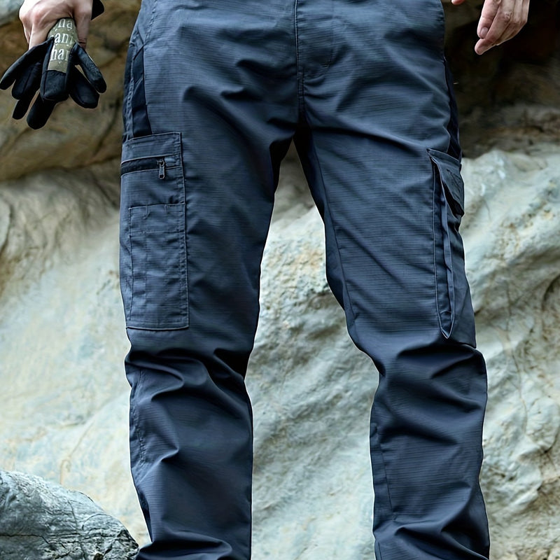 Graue taktische Hose mit Seitentaschen, Outdoor-Bekleidung, robuste Materialien.