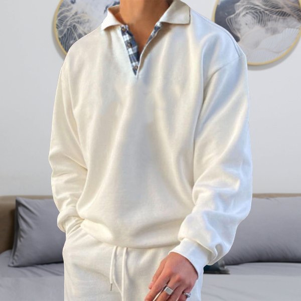 Weiße Herren-Sweatshirt mit Kragen, Baumwolle, lässig, bequem, modisch, Wohnzimmer-Hintergrund.
