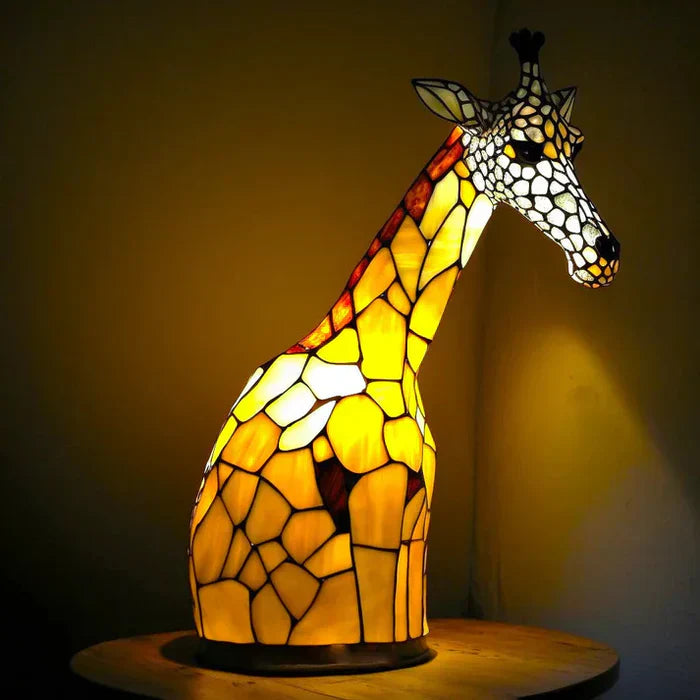 Buntes Tiffany-Giraffenlampe aus Glas, dekorative Tischleuchte, warmes Licht, Tierdesign.