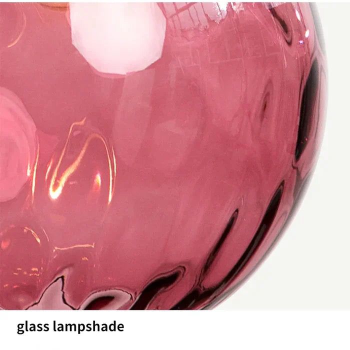 Rosa Glaslampenschirm, modern, dekorativ, Beleuchtung, Inneneinrichtung, stilvoll, elegant.