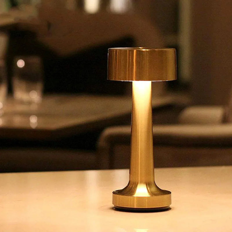 Goldene LED-Tischlampe, modern, Metall, dimmbar, für Wohnzimmer oder Büro, stilvolles Design.