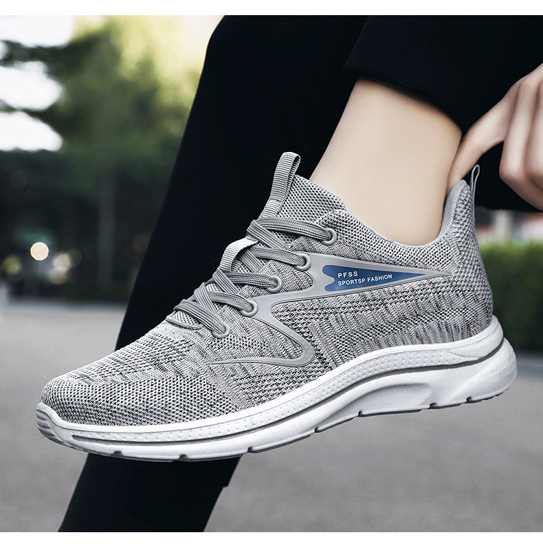 Grauer Sportschuh aus Mesh, atmungsaktiv, mit Schnürsenkeln, ideal für Laufen und Freizeit.