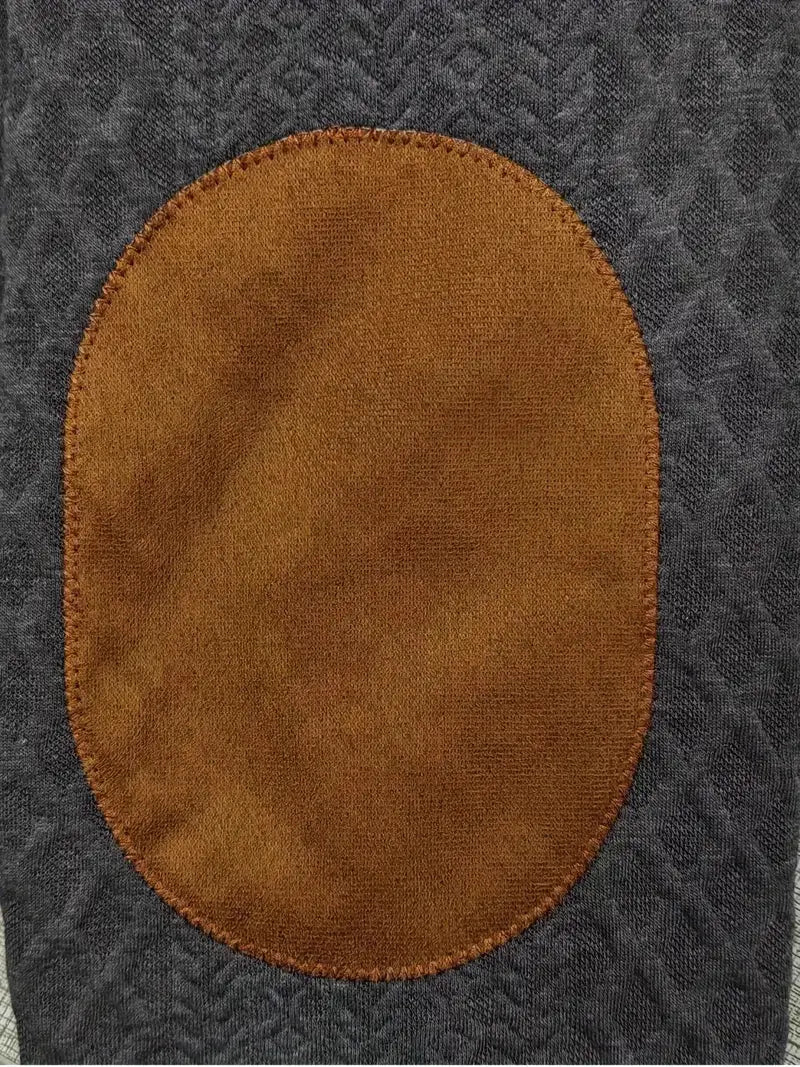 Grauer Strickpullover mit braunem Ellbogenpatch, Outdoor, warm, modisch, langlebig.
