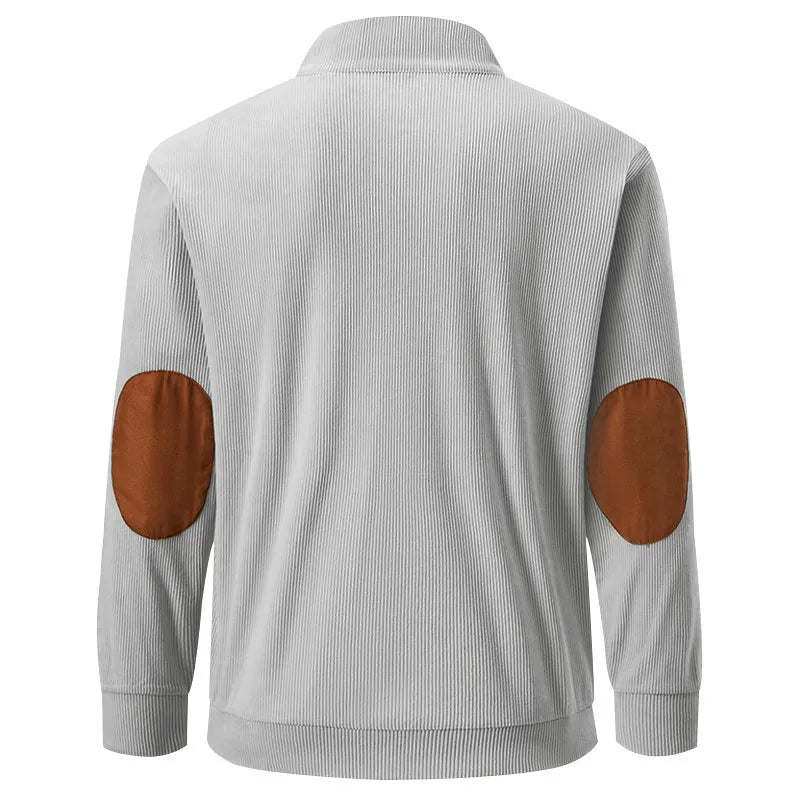 Grauer Cord-Pullover mit braunen Ellbogen-Patches, Herrenmode, stilvoll und bequem.