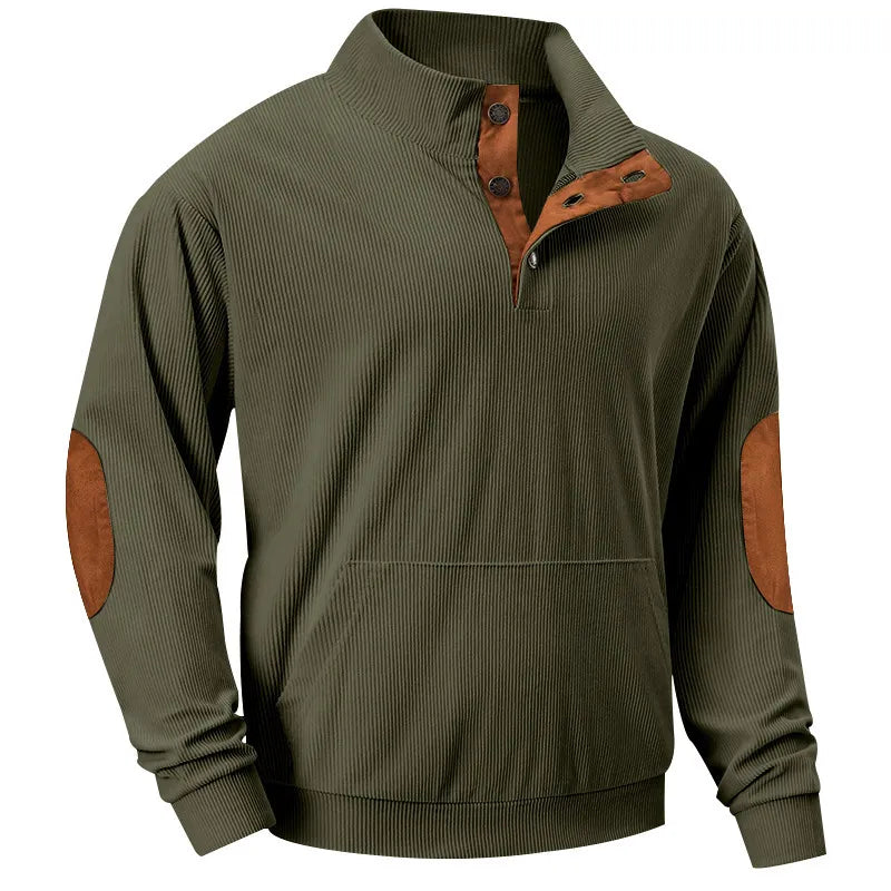 Grüner Herrenpullover mit Knopfleiste, braunen Ellbogen-Patches, aus Baumwolle.
