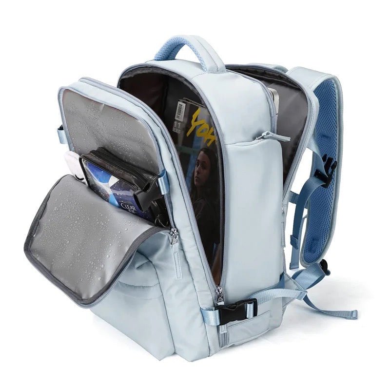 Hellblauer Rucksack mit mehreren Fächern, wasserdicht, ideal für Schule oder Reisen.