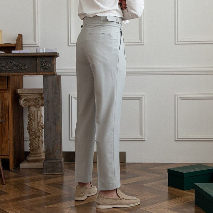 Elegante graue Herrenhose, Slim Fit, aus Baumwolle, ideal für Business- und Freizeitkleidung.