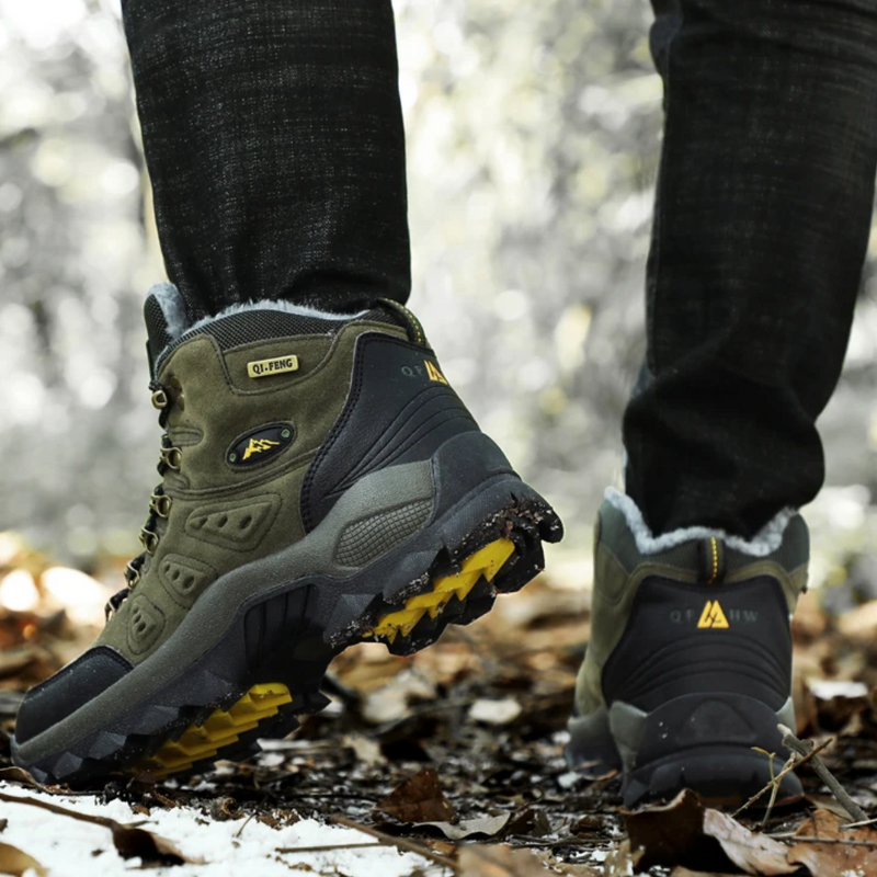 Grüne Wanderschuhe Herren, wasserdicht, rutschfest, Outdoor, robust, Herbstwald.