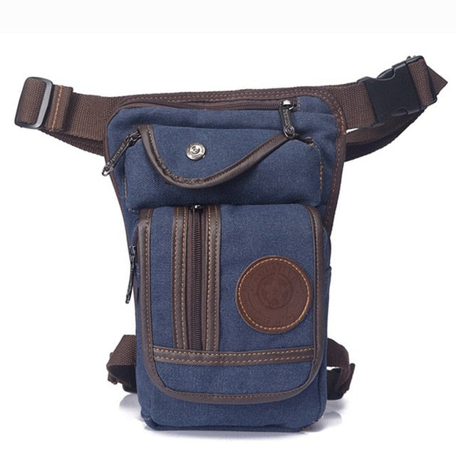 Blaue Canvas-Gürteltasche mit braunen Lederakzenten, ideal für Outdoor-Aktivitäten.