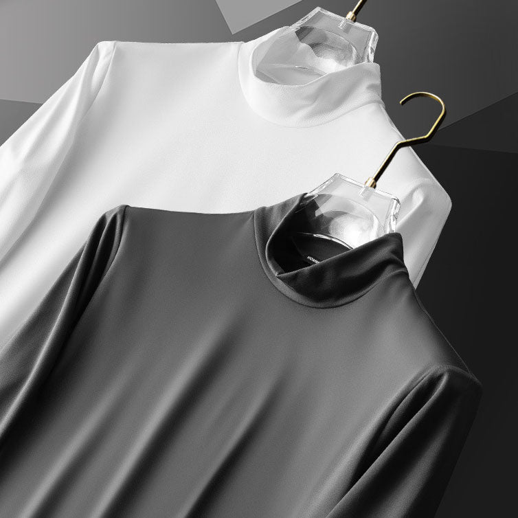 Zwei Rollkragenpullover, weiß und grau, auf Kleiderbügeln, aus Baumwolle, minimalistisch.