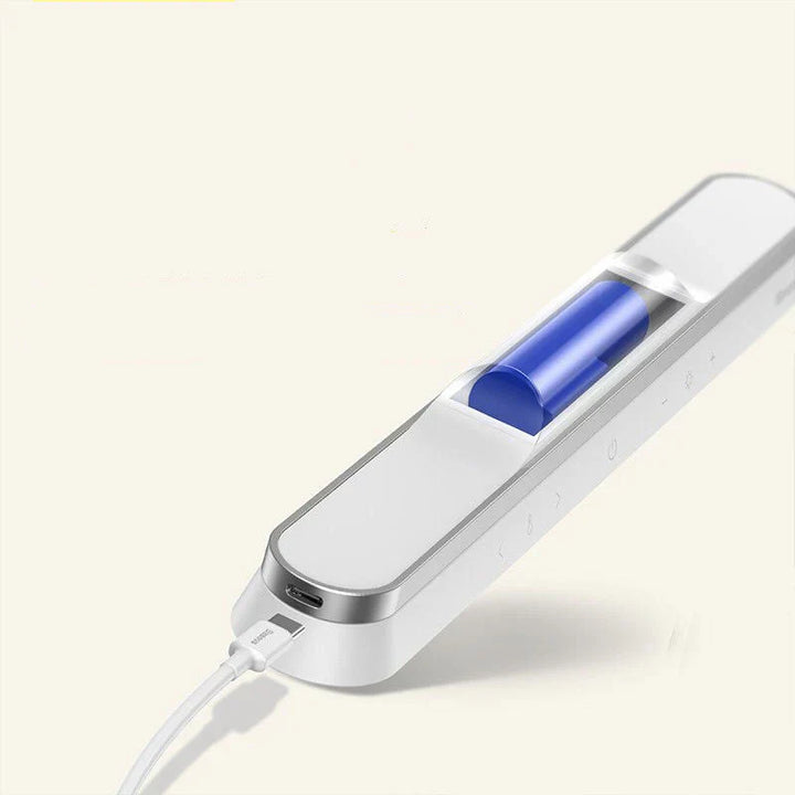 Weißer elektrischer Zahnbürstenhalter mit USB-Ladekabel und blauem Einsatz, modern und kompakt.