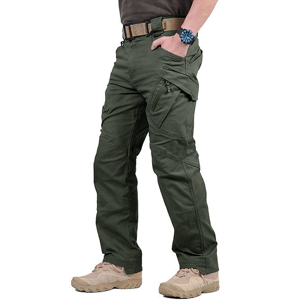 Grüne taktische Hose für Herren, robust, mit Taschen, ideal für Outdoor-Aktivitäten.