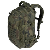 Tarnfarbener taktischer Rucksack, robust, mit MOLLE-System, ideal für Outdoor-Aktivitäten.