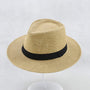 Beiger Fedora-Hut aus Stroh mit schwarzem Band, stilvoller Sommerhut für Herren und Damen.