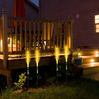 Solarbetriebene Gartenleuchten, warmweiß, dekorativ, energiesparend, für Terrasse und Außenbereich.